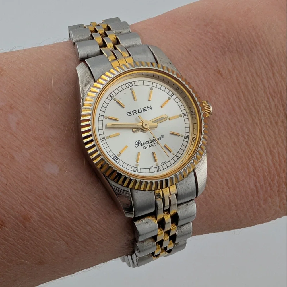 Gruen Precision Quartz Two Tone Fluted Bezel Watch 25mm‎ Silver Sunburst Dial